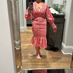 Fun flowered dress with elastic fitted bottom
